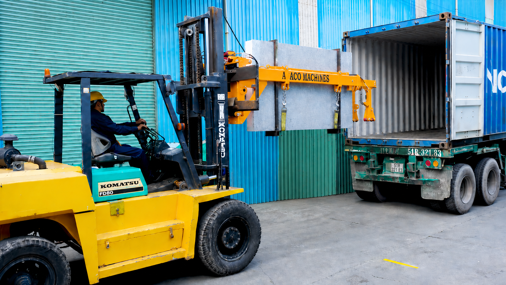 Forklift-equipped-wit-a-Slab-Bundle-Handler